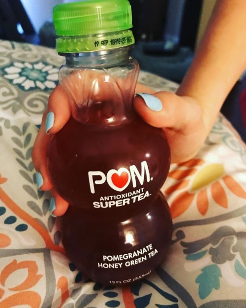 My daughter wants to know where we can buy these @pomwonderful pomegranate honey green teas by the c