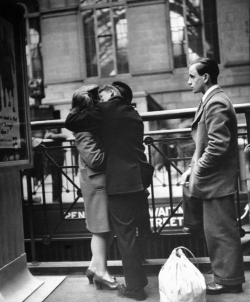 lamour-amore:  Alfred Eisenstaedt - Farewell to departing troops at New York’s Penn Station, April 1943. 