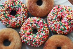 -foodporn:  Baked Cake Donuts Recipe by the