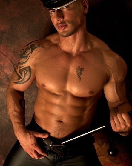 freakshow4fun:  Bad ass. 