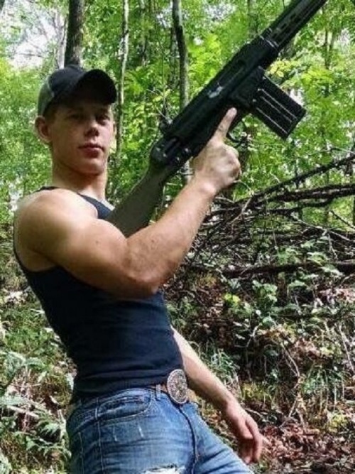 this1cowboy: whitemuscleman:coon huntin.  //88 Offed me 3 so far &amp; still got a lot of d