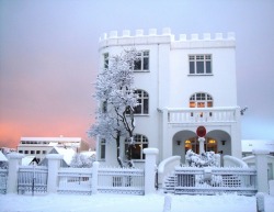 bluepueblo:  Snow House, Reykjavik, Iceland