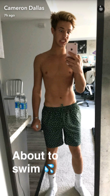 famousdudes:  Cameron Dallas shares hot selfies