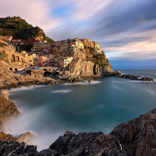 I’m back in stunning Manarola today, filming an upcoming photography tutorial with Fstoppers. Planni