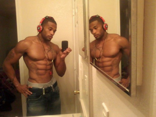 nubiannudaveritas:  Say hello to 26 year old, 5’7” 169-lb., Maurice Wolfe. 