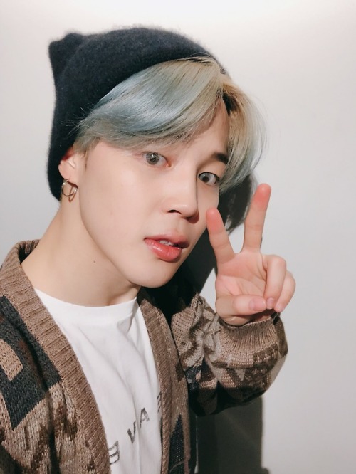 181018 Jimin’s Tweet방탄 마음속에 아미 꽃 피었습니다☺️#JIMIN pic.twitter.com/fwmNvbo19eIn Bangtan&r