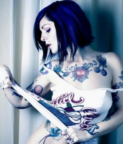 fantasticbodyart:  More here http://fantasticbodyart.tumblr.com