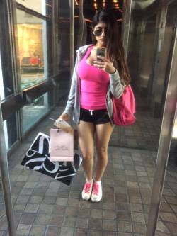 miakhalifablog:  Mia Khalifa hot selfiehttp://fatlossfactormax.com/deborah-model-stunning-images-from-an-italian-girl/