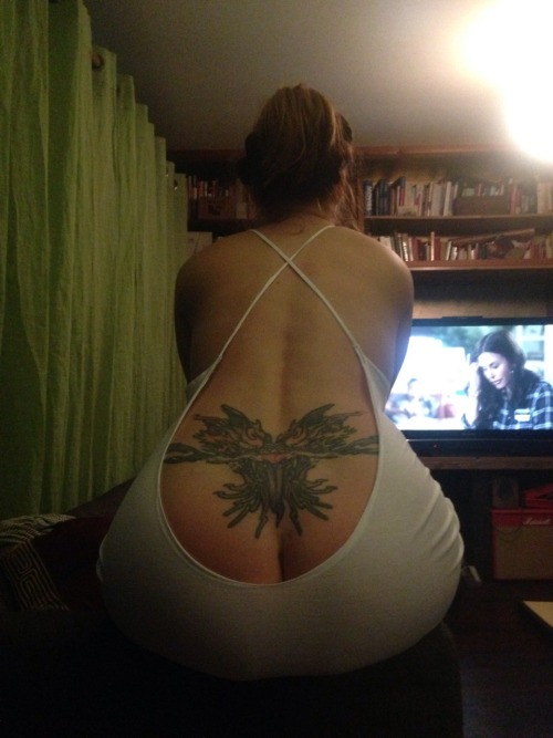 spankamber:  This is how I watch tv #butt #amberdawnxxx