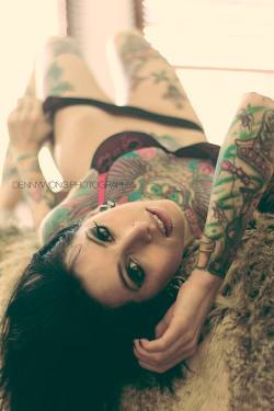 tattooedwomenarebeautiful:  Modèle: Emy