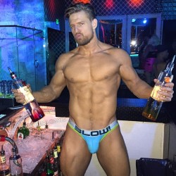 proudbulge:  manthongsnstrings:  Super hot Cody Deal   My kind of Bartender.