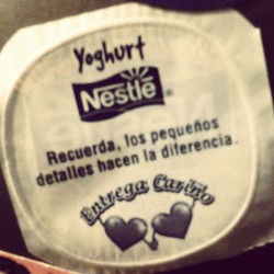 im-from-pluton-dear:  Tapita nestle :) #nestle #tapita #yogurt #cadenadecariño #detalles 