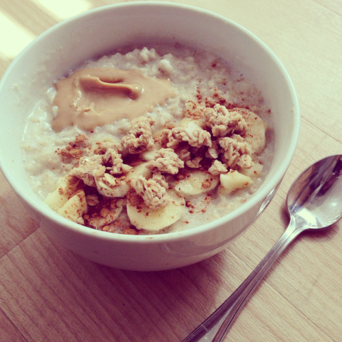 fairybambs: f-lorauhl: love-thyself-first: Yummmmm oatmeal with banana, peanut butter &amp; c