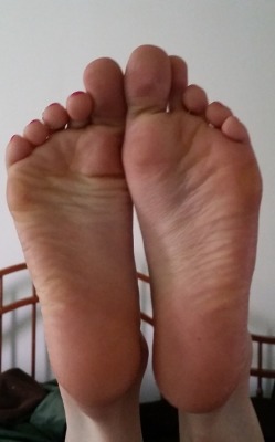 perfectjuicysoles:  Hot Amateur Feet