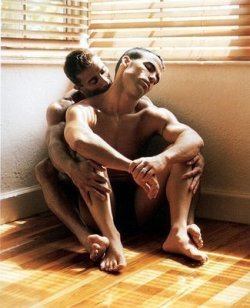 derekisme: awww … lovers sitting together on the floor.