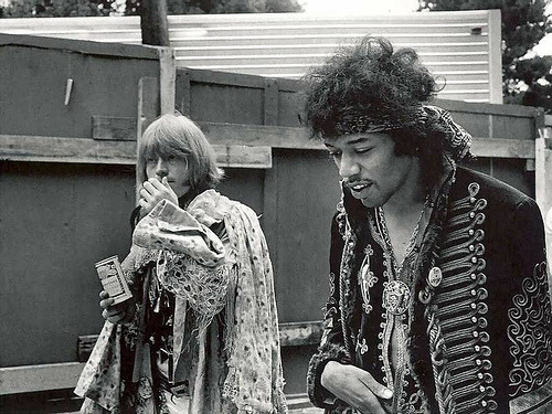 mcsgsym: 0930kodama: nighthead: tomisima:  udonchan:  Jimi Hendrix and Brian Jones at the Monterey P