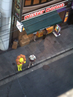 Hkdmz:  Rairaiken424:  “Pon De Lion” On The Job (Via Kimmaki)(Via J-P-G)