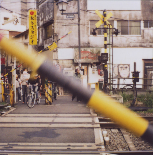 tdshh: miyakoiki: choccoto: yotta1000: jacony:  nemoi:  suzukichiyo:  j-p-g: Shimokitazawa railway c