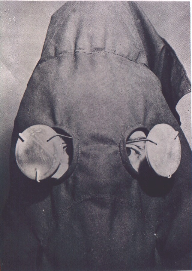 nuclearharvest:  Sensorial Hood by Lygia Clark  (via billyjane)