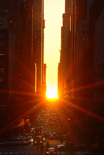 tra249:  nemoi:  laureola:  Manhattan Solstice - by Wei Liou  Manhattan Solstice