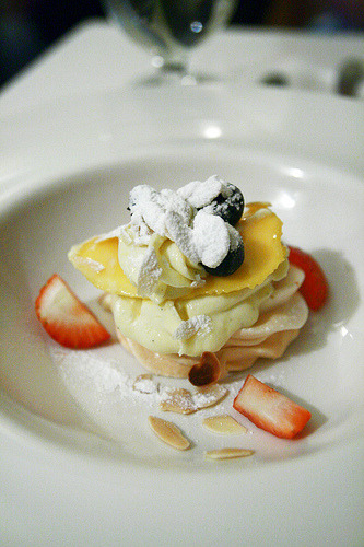 tantarotaro: pedalfar: jojochao: vacherins of strawberries with mango mascarpone cream