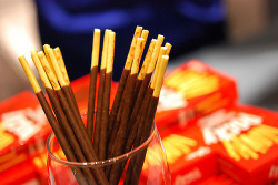 maybeitiswritten:  prettyfoods:  tryphena: via   I love Pocky! I want some, oh especially Green tea and coconut flavored :]