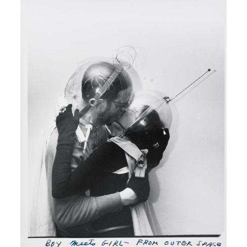 fuckfuckyeahyeah:  melisaki:  Boy Meets Girl from outer space photo: Weegee