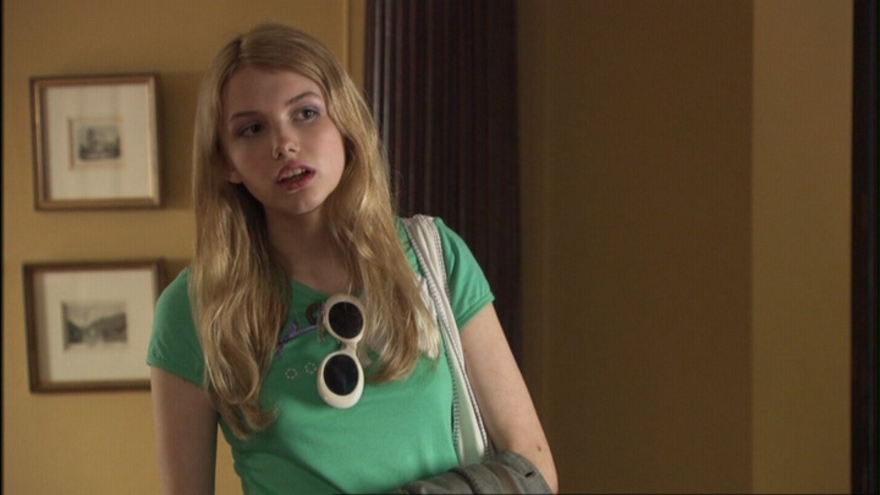 fuckyeahcassieainsworth:  (via skinscreen) 