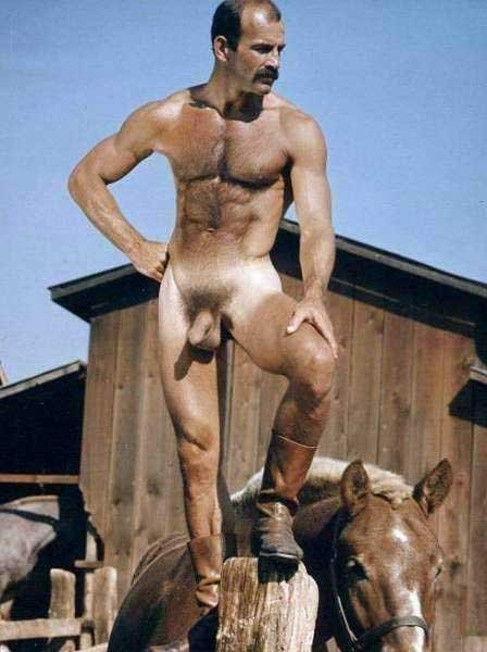 (via fitbearlover, nakedpicturesofyourdad)
