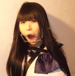 leatherbdsmfan:  fsz:  Japanese School Girl with Armbinder and Mouth Spreader Gag.