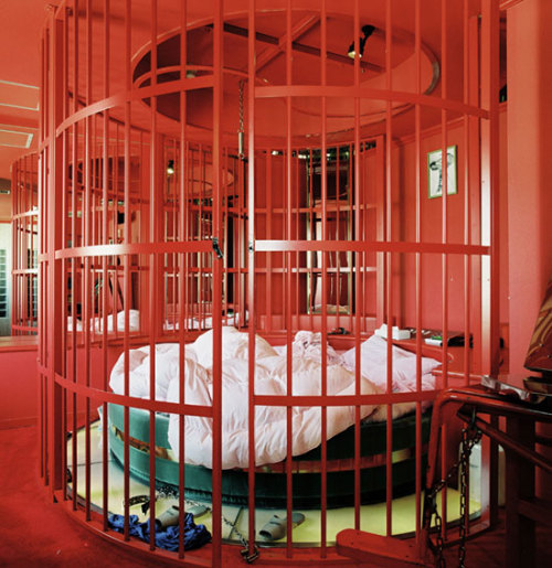 harderpleasesir:  supersadsexyslavegirl:  farmd0g:  Round Caged Bed, Hotel Pamplona, Osaka 2005 pois
