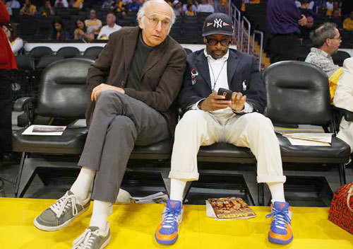 nbaplayoffs2009:  Great Photos in PRETEND HISTORY:  Larry Davis and Spike Lee talk about muffins and the holocaust court side at a Laker game. 