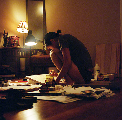 wasteland:  suicideblonde: Audrey Kawasaki painting in her studio