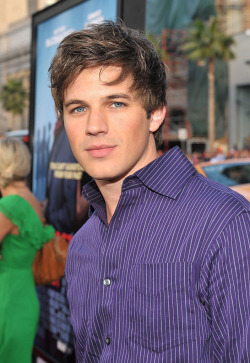 fuckyeamattlanter:  fyeahmattlanter:whytheyrehot: