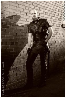 (via lthcop, leathermen)