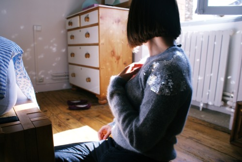 my sweater makes sparklyness when the sun shines on it :):):):)