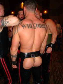 fetishchempig:  lthrram:  manchaps:  (via leathermen)   