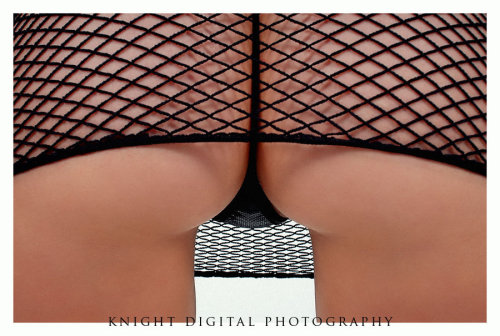 Fishnet and Bumms via http://knightdigital.deviantart.com  Lovely!