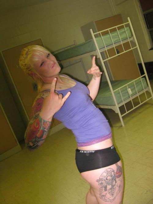 oif3rd:  hijacked:  tatals:  fuckyeahtattoos:  sis in law in the army   cool :)