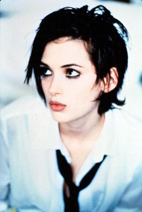 karinakill:  eroino:  mizou:  d-d-d: classics: kanmei: sakurasakuras: oldfilmsflicker: angiemurdershewrote: decompose: bohemea: Winona Ryder by Ellen Von Unwerth, 1994   