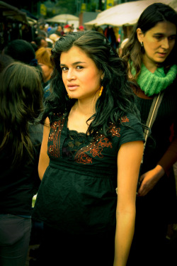 Laura Como me gusta esta foto!! Fue demasiado espontanea! En pleno centro de Bogotá, en el mercado de las pulgas.