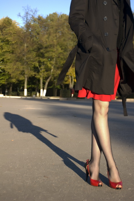 zero1infinity:  The shadow of the girl with the red shoes….