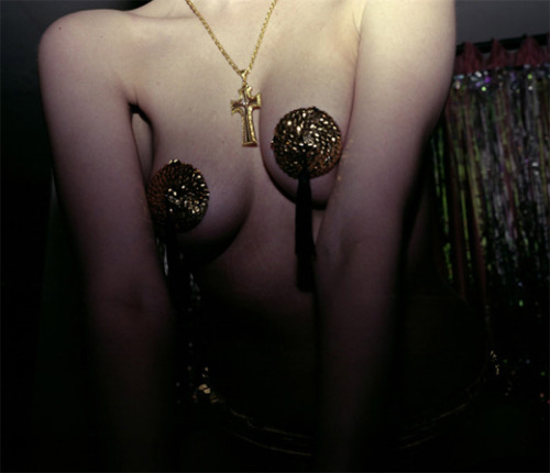 finenudes:  candy-warhol:  slaughtermouf:  inthephotobooth:  Jesus n pasties.