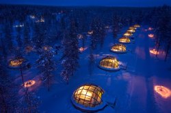 banale:  oilandwater:  sammmramos:whatdiegoate:mewaaawesome:lickystickypickyme:     Hotel Igloo Village Kakslauttanen, Finland      