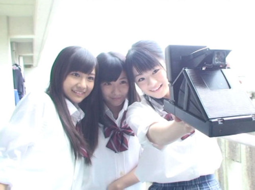 erohi:  lookalikelike:  sus0014.jpg 和田彩花　福田花音　前田憂佳