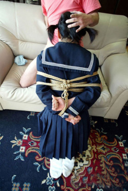 japanese schoolgirl in rope bondage giving