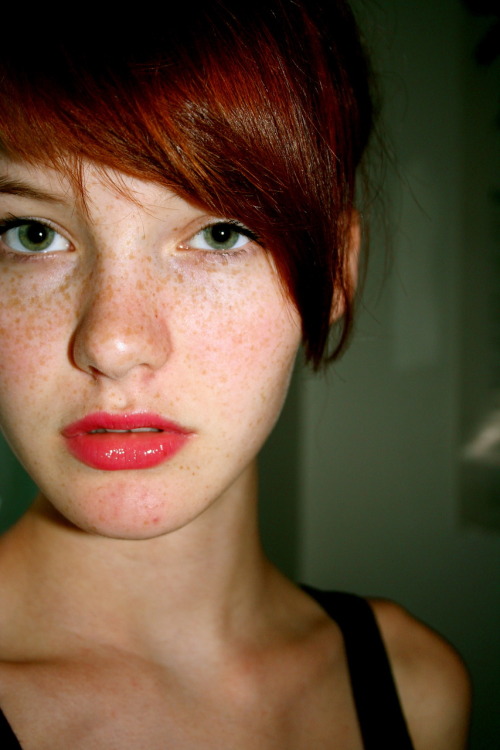 moreredheads:  becauseofgirls:  lovetheface:  (via girlsareperfect, kacyannephotography)