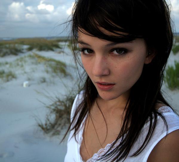 sweetadorablegirls:  belles-demoiselles:​​​​Sweet, Adorable, Girl Next Door(via