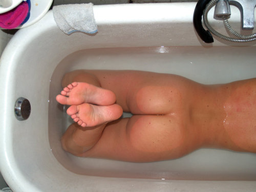 thenakey:  bath by *darkSideOfTheEarth on deviantART 
