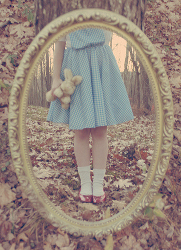 thedarlingchild:  (via papertissue)   I could eat the focus on this. Sorry. But